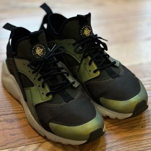 NIKE Air Huarache run ultra SE sneakers